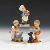 3 HUMMEL-Figuren: Mädchen beim Teigrühren, Bäckersjunge, Knabe mit Kuchen und - photo 1