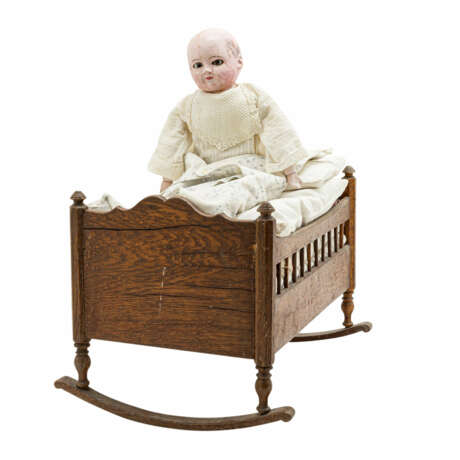 SONNEBERG Puppe in Puppenwiege "Täufling", um 1860. - фото 1