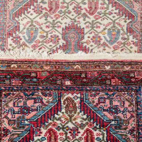 Orientteppich. HAMEDAN/IRAN, 20. Jahrhundert, 155x93 cm. - photo 3