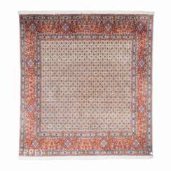 Orientteppich. MUD/PERSIEN, 20. Jahrhundert, 263x248 cm.