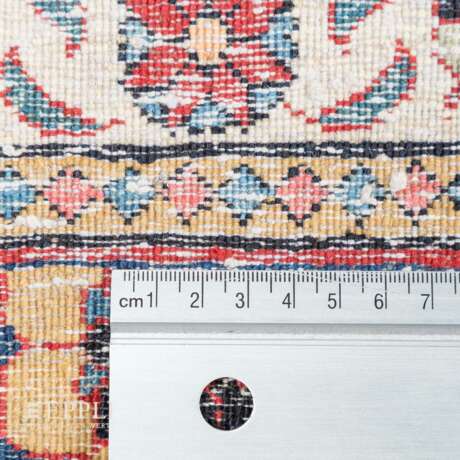 Orientteppich. VARAMIN/PERSIEN, 20. Jahrhundert, 313x210 cm. - Foto 4