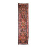 Orientteppich. IRAN, 20. Jahrhundert, 428x111 cm. - photo 1