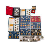 Diverse Münzen und Medaillen, darunter - photo 1