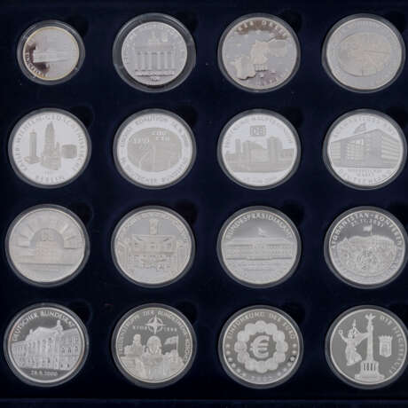 Medaillen Berliner Republik, 47 Stück je 1 Unze fein, - photo 2