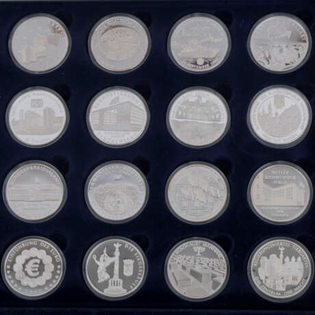 Medaillen Berliner Republik, 47 Stück je 1 Unze fein, - photo 3