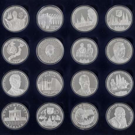 Medaillen Berliner Republik, 47 Stück je 1 Unze fein, - photo 5