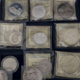 Lot aus diversen Münzen und Medaillen, - photo 5