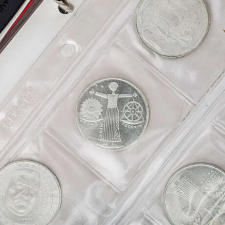 Großes Konvolut Münzen und Medaillen, mit SILBER - - photo 5