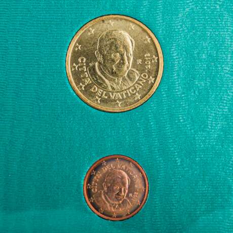 Vatikan - Konvolut 20 x 2 Euro Gedenkmünzen und 4 x Euro Kursmünzenatz, - Foto 4