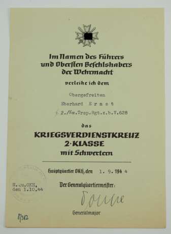 Kriegsverdienstkreuz, 2. Klasse mit Schwertern Urkunde für einen Obergefreiten der II./ Kw.Trsp.Rgt. z.b.V. 628. - Foto 1