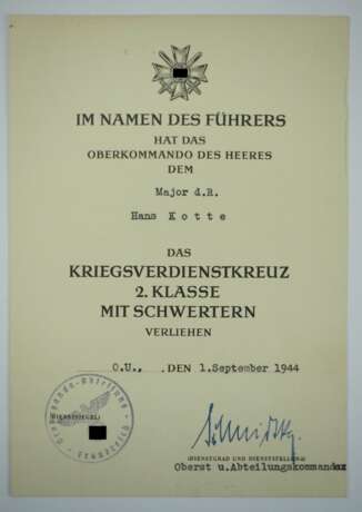 Kriegsverdienstkreuz, 2. Klasse mit Schwertern Urkunde für einen Major d.R. der Propaganda-Abteilung Frankreich. - photo 1