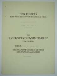 Kriegsverdienstmedaillen Urkunde für eine Regierungssekretärin in Karlsruhe.