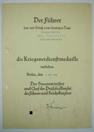 Kriegsverdienstmedaillen Urkunde für einen Ortsgruppenleiter in Berlin-Waidmannslust - photo 1