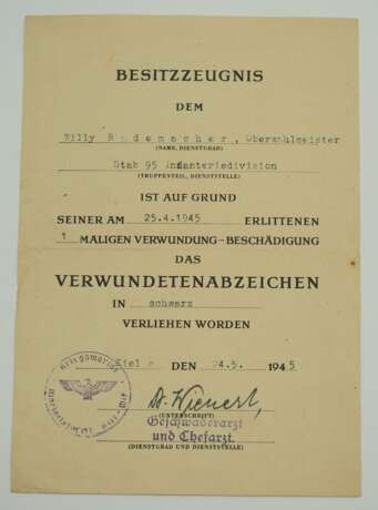 Verwundetenabzeichen, 1939, Schwarz Urkunde für einen Oberzahlmeister im Stab der 95 Infanterie-Division - 24. Mai 1945. - фото 1