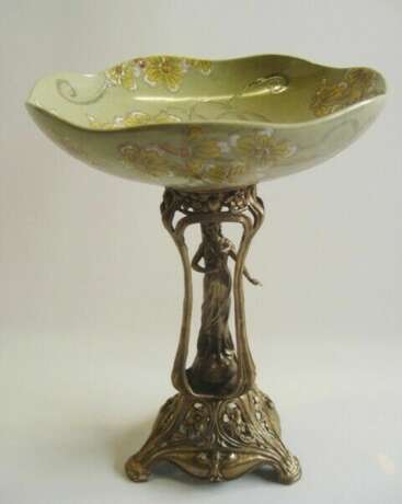 “A porcelain vase. The bronze version. Hand-painted.” Bronze Forging Historical genre 1930 - photo 1