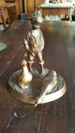 “the boy and geese” Bronze Molding Classicism Historical genre 1900-1920 - photo 2