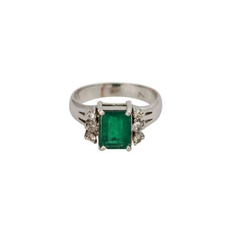 Ring mit Smaragd und Diamanten - Foto 1