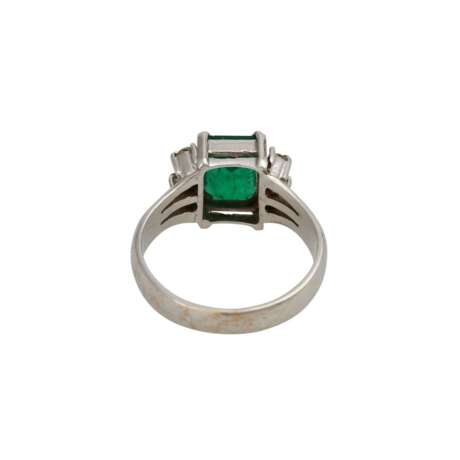 Ring mit Smaragd und Diamanten - фото 4