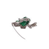 Juwelenbrosche "Blatt" ausgefasst mit eingeschliffenen Smaragden - Foto 3