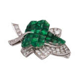 Juwelenbrosche "Blatt" ausgefasst mit eingeschliffenen Smaragden - фото 5