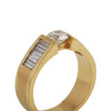 Ring mit Brillant, ca. 1 ct, LGW-GW (J-K)/P1 - photo 5