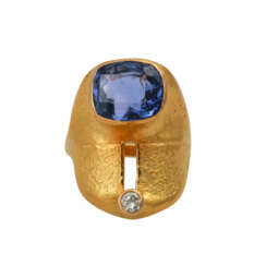 ATELIER MICHAEL ZOBEL Ring mit Saphir, ca. 5 ct, antik fac.