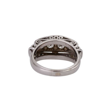 Ring mit Brillanten und Diamanten, zusammen ca. 0,75 ct, - фото 4