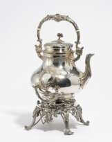 Prächtiger Teekessel auf Rechaud