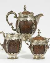 Dreiteiliges Historismus Kokosnuss-Service