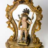 Bezaubernde Figur des Jesulein vor einem Spiegel - фото 1