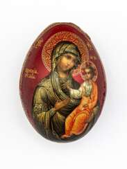 Lack-Osterei mit der Gottesmutter Iverskaja und rückseitigem Monogramm für "Christus ist auferstanden"