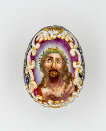 Porzellan-Osterei mit reliefartiger Struktur und Darstellung der Verkündigung und des dornengekrönten Jesus - фото 2