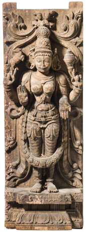 Hölzerne Tempelfigur, Indien, 18./19. Jahrhundert - фото 1