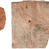 Zwei Ziegelfragmente mit Stempeln der 7. und 10. Legion, römisch, 2. - 3. Jahrhundert - фото 1