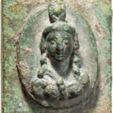 Isis-Bronzeapplike, römisch, 2. - 3. Jahrhundert - Foto 1