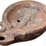 Öllampe mit Nike, römisch, frühes 1. Jahrhundert - Foto 1