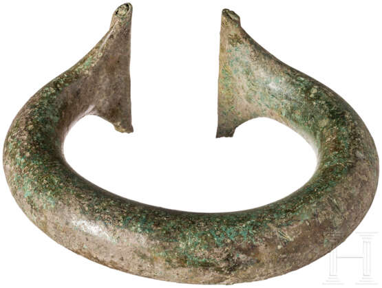 Massiger Ringbarren in Form eines Armreifs, Bronzezeit, 2. Jahrtausend vor Christus - photo 2
