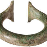 Massiger Ringbarren in Form eines Armreifs, Bronzezeit, 2. Jahrtausend vor Christus - photo 2