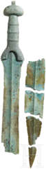 Bronzenes Dreiwulstschwert mit Rundknauf, Mitteleuropa, Spätbronzezeit, 11. - 10. Jahrhundert vor Christus