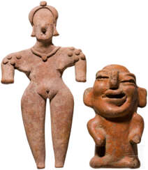Weibliches Idol, Colima, Mexiko, 100 vor Christus - 200 n. Chr., und eine groteske Terrakottafigur
