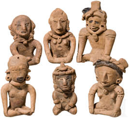 Gruppe von sechs sitzenden Terrakottafiguren, West-Mexiko