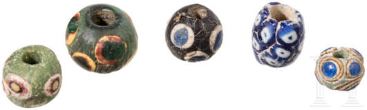 Fünf kleine Augenperlen, hellenistisch-römisch, 2. Jahrhundert vor Christus - 1. Jahrhundert n. Chr. - Foto 1