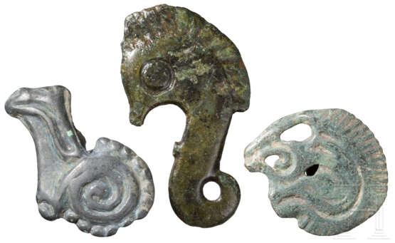 Drei Bronzeappliken, skythisch, 5. - 4. Jahrhundert vor Christus - photo 1