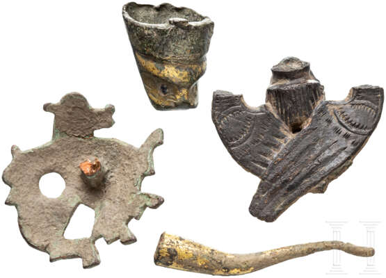 Drei Bronzefragmente, mittelbyzantinisch und romanisch, 9. - 11. Jahrhundert - Foto 2