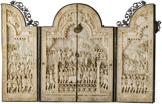 Außergewöhnliches, großes Elfenbein-Triptychon mit Darstellungen der Überquerung Kaiser Marc Aurels über die Donau, Italien, 19. Jahrhundert - Foto 1