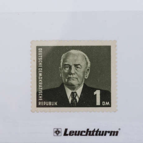 DDR BESONDERHEIT - 1957, 1 DM Freimarke in schwarzgrüner Farbe, - фото 2
