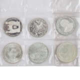 Lot mit Silbermünzen, Medaillen und 1 Goldmünze - Foto 1