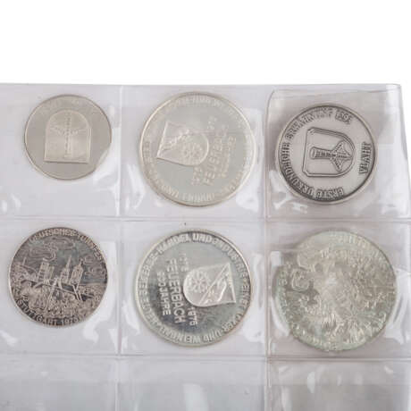 Lot mit Silbermünzen, Medaillen und 1 Goldmünze - фото 2