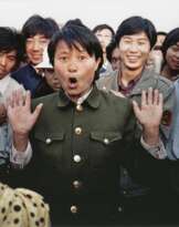 Singende Polizistin auf dem Tiananmen-Platz in Peking, 3./4. Juni 1989