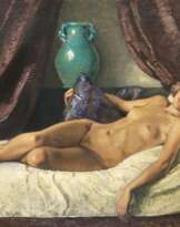 Weiblicher Akt vor grüner Vase